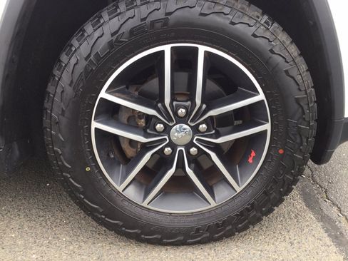 Used 2017 Jeep Grand Cherokee Trailhawk AWD/4WD image 41
