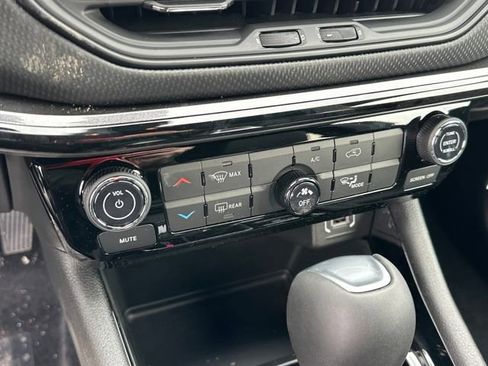 New 2026 Jeep Compass Latitude image 22