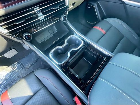 Used 2024 Chevrolet Traverse RS image 24