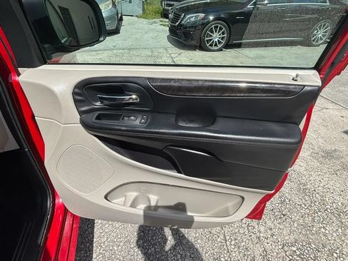 Used 2013 Dodge Grand Caravan SXT FWD image 15