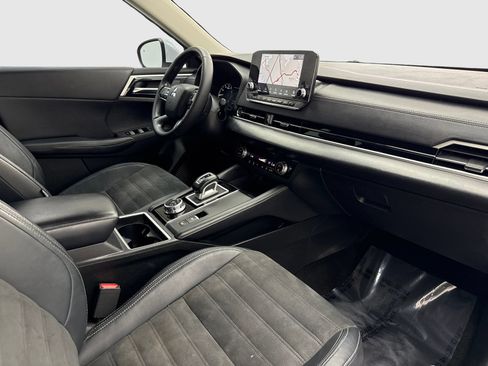 Used 2023 Mitsubishi Outlander SE FWD image 42