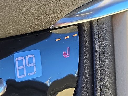 Used 2017 Cadillac XT5 Luxury w/ Driver Awareness Package image 26