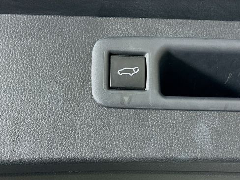 Used 2024 Toyota Highlander LE image 32