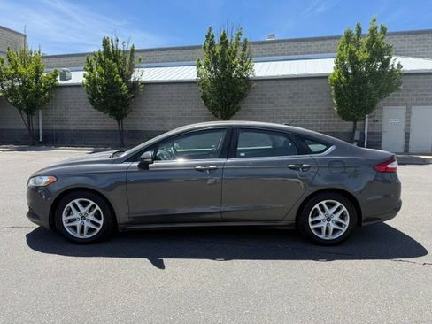 Used 2015 Ford Fusion SE FWD image 1