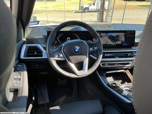 Used 2024 BMW X5 xDrive40i w/ Parking Assistance Package AWD/4WD image 12