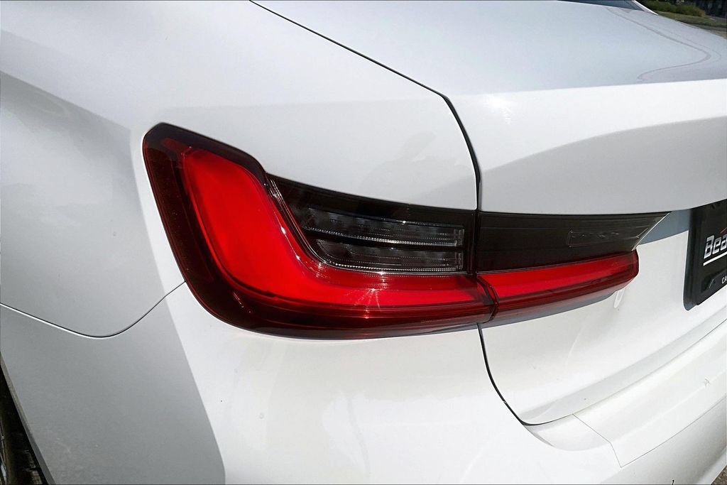 Used 2020 BMW 330i Sedan w/ Premium Package RWD image 27