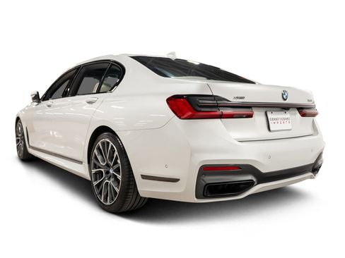 Used 2022 BMW 750i xDrive w/ M Sport Package image 3
