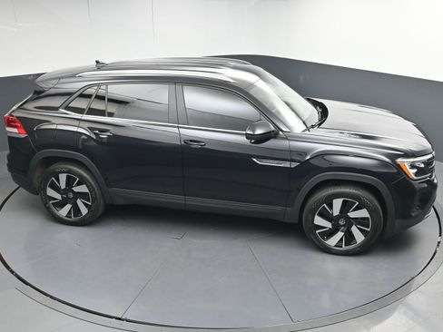 Used 2024 Volkswagen Atlas Cross Sport SE image 32
