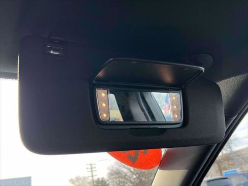 Used 2023 Chevrolet Traverse LT w/ Rear Camera Mirror Package image 33