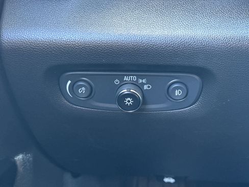 Used 2021 Chevrolet Traverse LT image 22