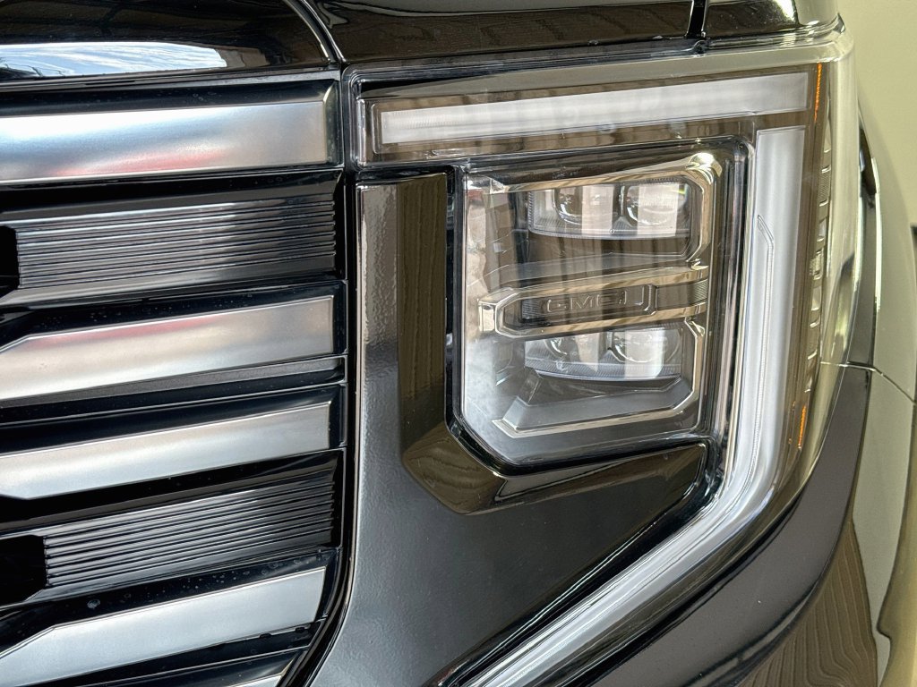 Used 2025 GMC Sierra 1500 AT4 w/ AT4 Premium Package AWD/4WD image 39