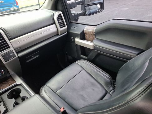Used 2019 Ford F250 Lariat w/ Chrome Package image 16