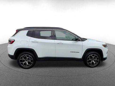 Used 2025 Jeep Compass Limited AWD/4WD image 16