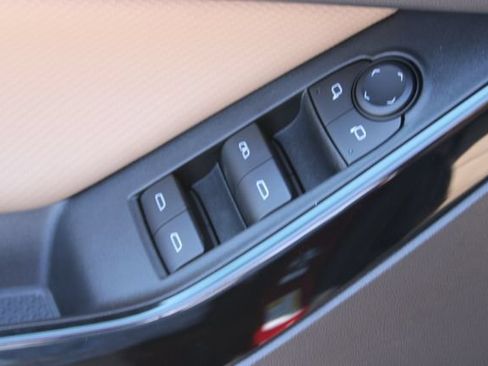 Used 2025 Chevrolet Equinox ACTIV w/ Safety and Technology Package FWD image 14