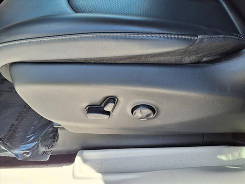 Used 2023 Chrysler Pacifica Touring-L FWD image 18