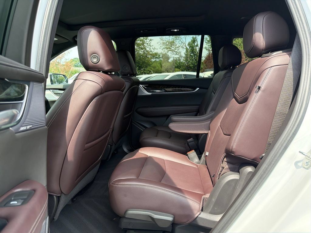 Certified 2024 Cadillac XT6 Premium Luxury AWD/4WD image 11