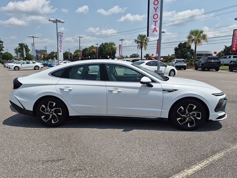 Used 2025 Hyundai Sonata SEL FWD image 2