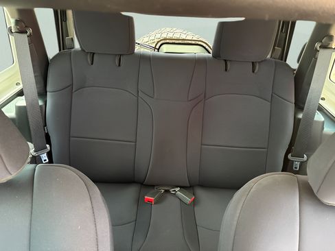 Used 2019 Jeep Wrangler Sport AWD/4WD image 32