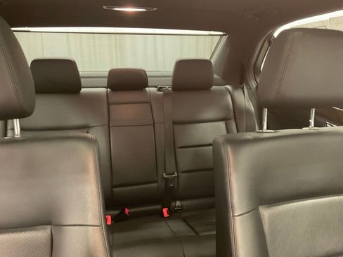Used 2011 Mercedes-Benz E 350 4MATIC Sedan image 28