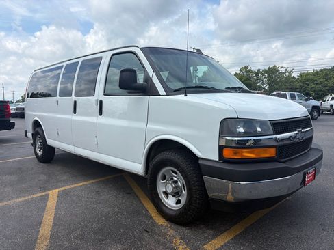 Used 2017 Chevrolet Express 3500 LT w/ LT Preferred Equipment Group RWD image 4