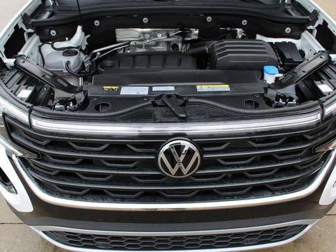 Certified 2024 Volkswagen Atlas Cross Sport SE image 29