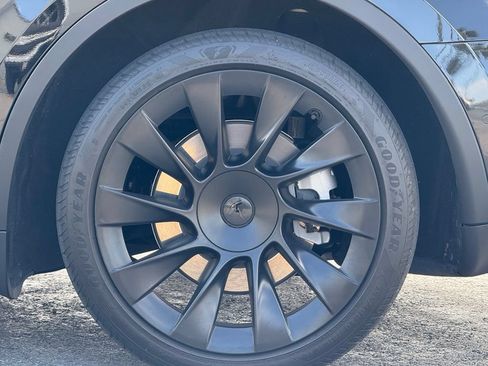 Used 2021 Tesla Model Y Long Range AWD/4WD image 3
