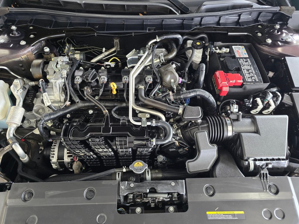 Used 2025 Nissan Altima 2.5 SV FWD image 12