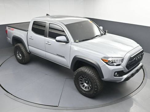 Used 2019 Toyota Tacoma TRD Off-Road AWD/4WD image 34