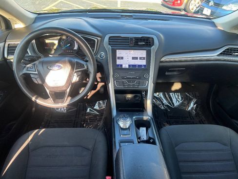 Used 2020 Ford Fusion SE FWD image 30