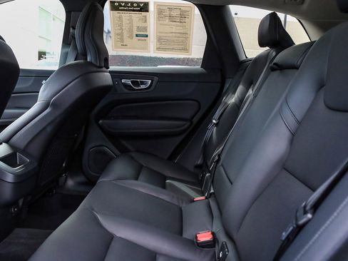 Used 2025 Volvo XC60 B5 Plus image 18