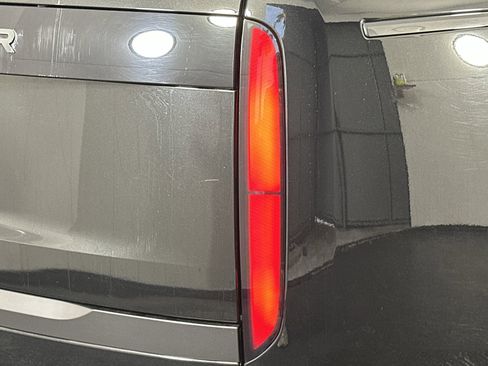 Used 2023 Land Rover Range Rover SE image 25