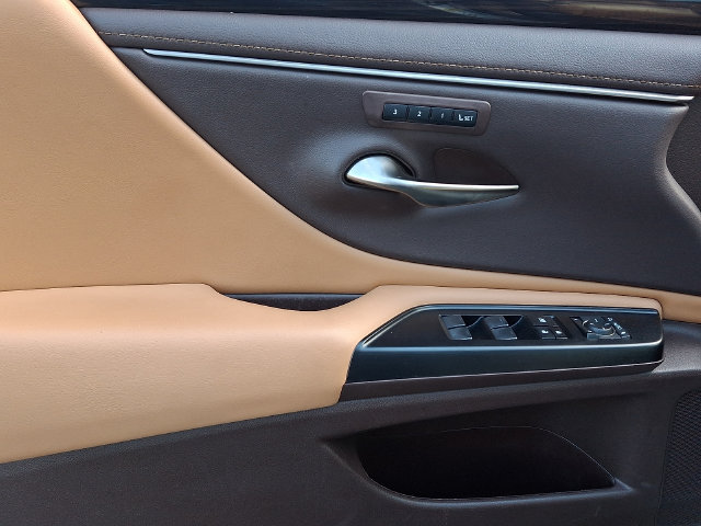 Used 2020 Lexus ES 350 w/ Premium Package FWD image 12