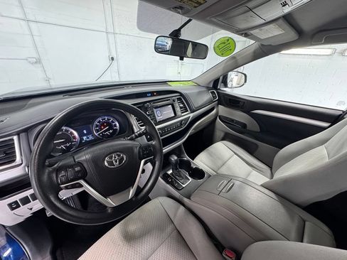 Used 2015 Toyota Highlander LE FWD image 14