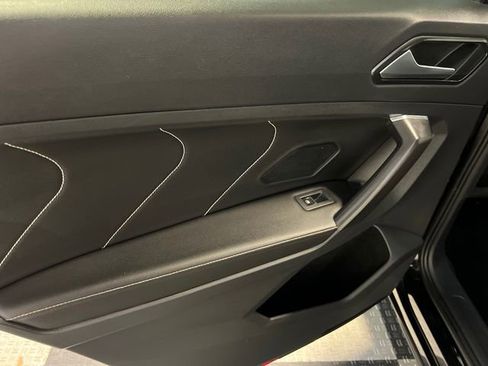 Used 2022 Volkswagen Tiguan SE image 18