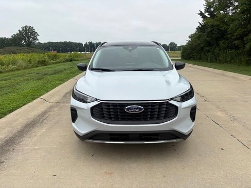 Used 2026 Ford Escape Active w/ Cold Weather Package FWD image 12