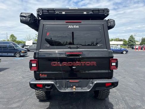 Used 2022 Jeep Gladiator Overland AWD/4WD image 4