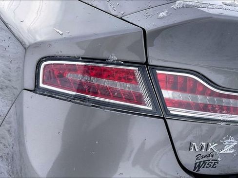 Used 2016 Lincoln MKZ image 29