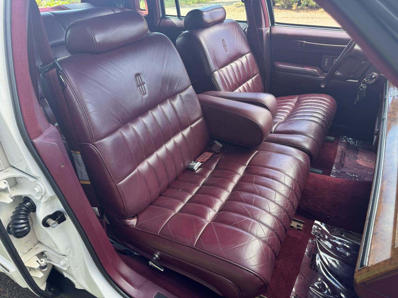 Used 1994 Lincoln Town Car Executive RWD image 11