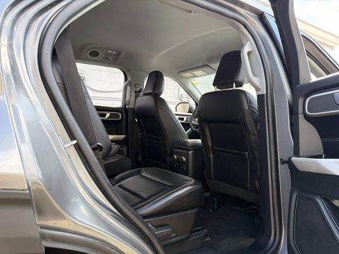Used 2022 Ford Explorer XLT w/ Equipment Group 202A AWD/4WD image 15