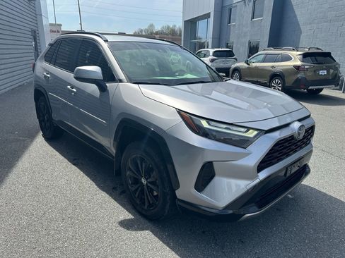 Used 2022 Toyota RAV4 SE w/ Convenience Package image 7