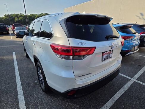Used 2018 Toyota Highlander XLE FWD image 3