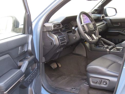 Certified 2025 Toyota 4Runner TRD Off-Road Premium image 10