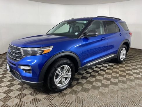 Used 2022 Ford Explorer XLT w/ Equipment Group 202A image 8