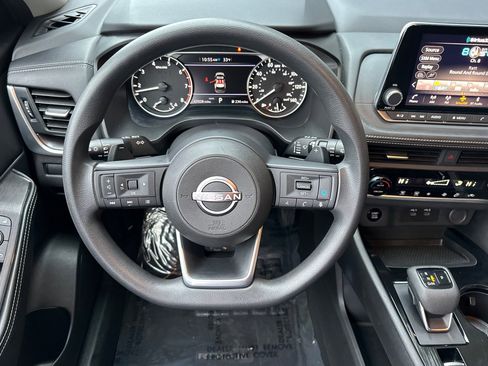 Used 2024 Nissan Rogue SV image 16