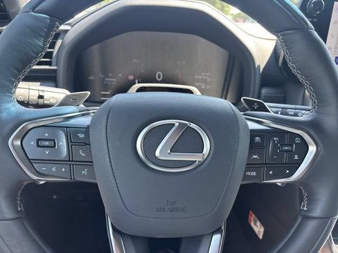Used 2026 Lexus LX 700h Luxury w/ Appearance Package AWD/4WD image 32