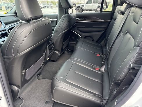 New 2026 Jeep Grand Cherokee Limited AWD/4WD image 9