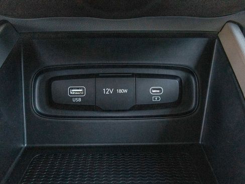 Used 2025 Hyundai Venue SEL image 28