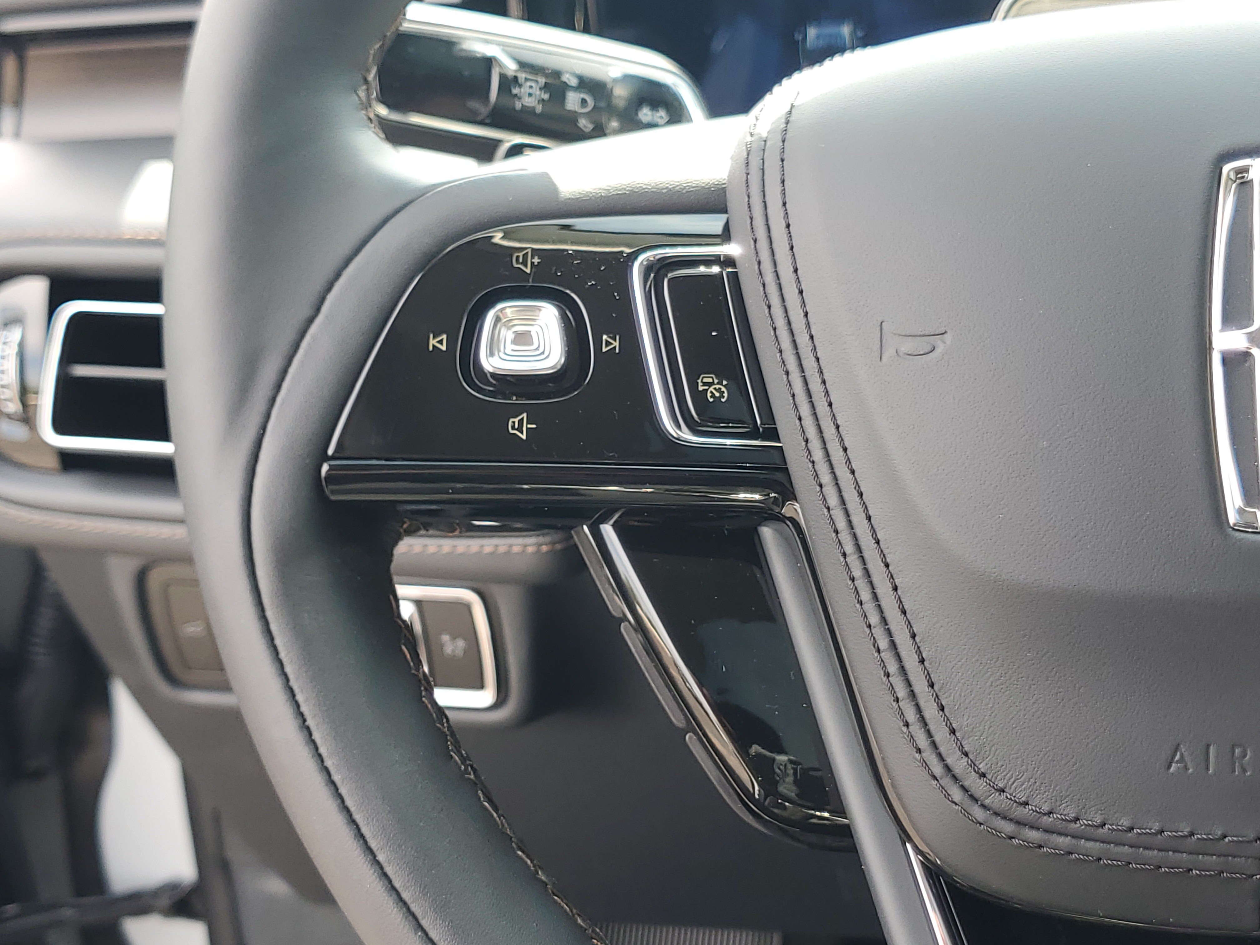 New 2027 Lincoln Aviator Reserve w/ Jet Appearance Package AWD/4WD image 15