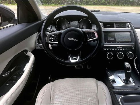 Used 2019 Jaguar E-PACE R-Dynamic S image 8