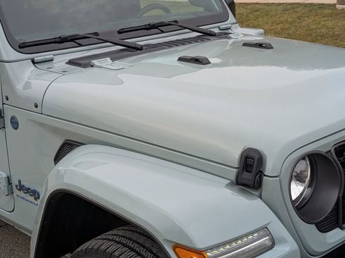 Used 2024 Jeep Wrangler Unlimited w/ Convenience Group image 16